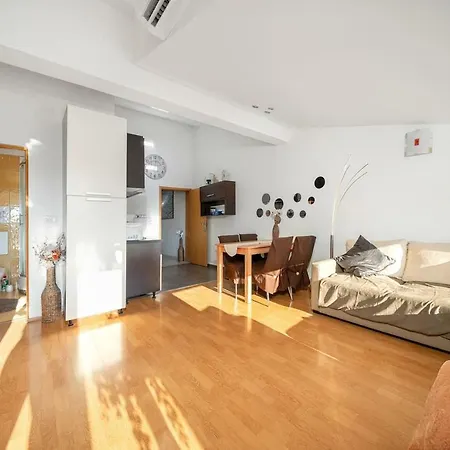 Apartment Lucy
