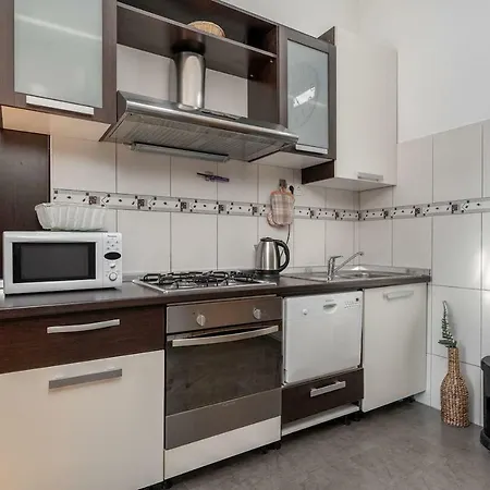 Lucy Apartment